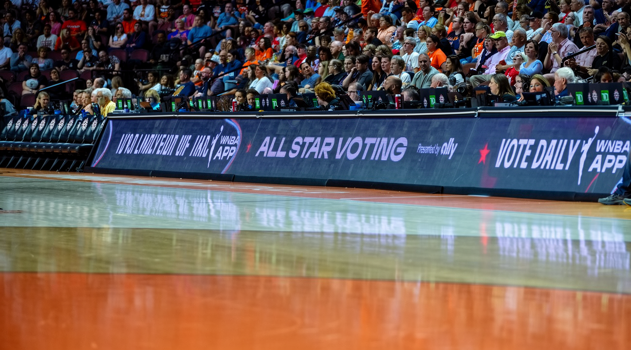 贝博体育 - WNBA 全明星选秀花絮：Weatherspoon 与 Cooper 选边，Bueckers 与 Clark 成焦点 - BB体育